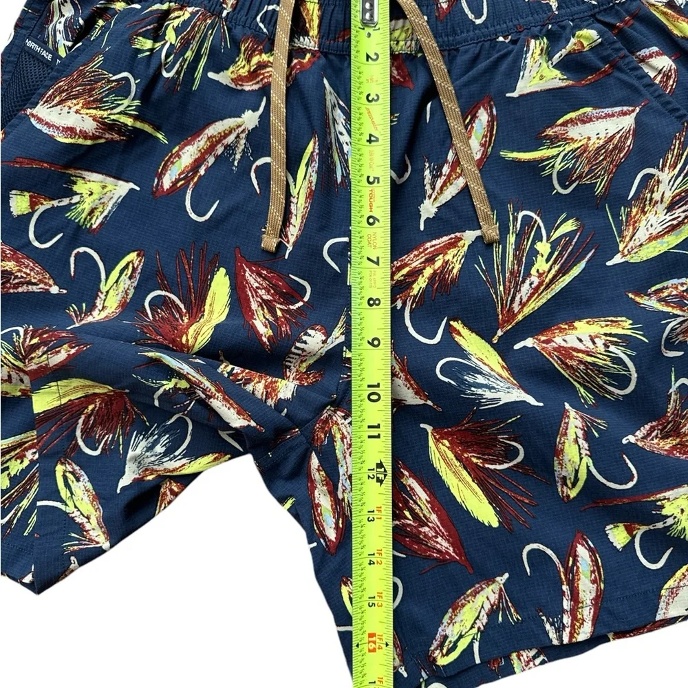 The North Face Men’s Athletic Shorts Size Medium Fishing Lure‎ Logo Shorts